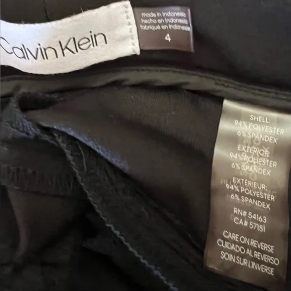 Calvin Klein - Never worn, classic black with gold zipper pockets. Size 4 - Picture 3 of 3